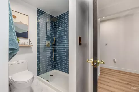Bath - 898 N Pebble Beach Way, Eagle, ID 83616 photo 3 of 5