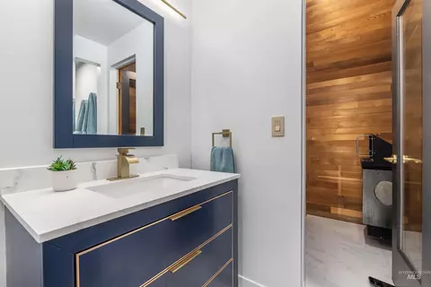 Bath - 898 N Pebble Beach Way, Eagle, ID 83616 photo 4 of 5