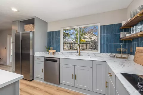 Kitchen - 898 N Pebble Beach Way, Eagle, ID 83616 photo 6 of 8