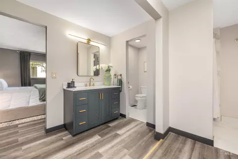 Bath - 898 N Pebble Beach Way, Eagle, ID 83616 photo 1 of 5