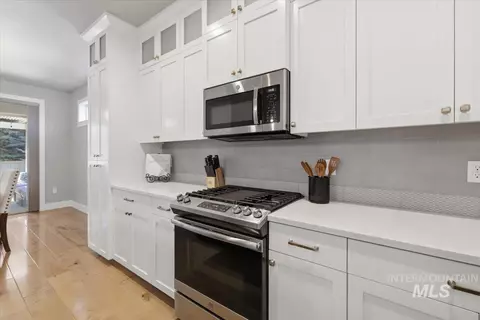 Kitchen - 163 W Floating Feather Rd, Eagle, ID 83616 photo 3 of 4