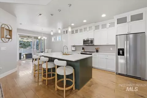 Kitchen - 163 W Floating Feather Rd, Eagle, ID 83616 photo 1 of 4