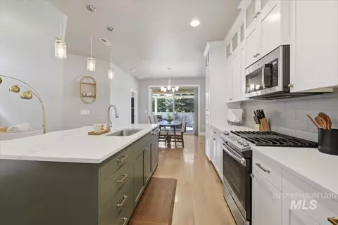 Kitchen - 163 W Floating Feather Rd, Eagle, ID 83616 photo 2 of 4