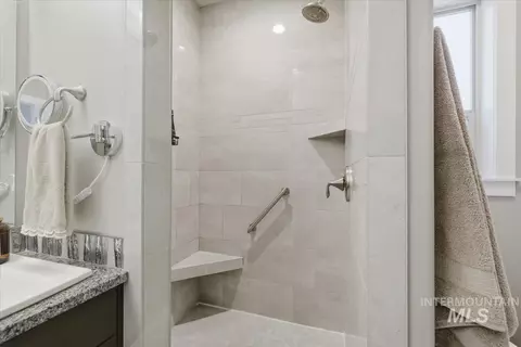 Bath - 163 W Floating Feather Rd, Eagle, ID 83616 photo 2 of 3