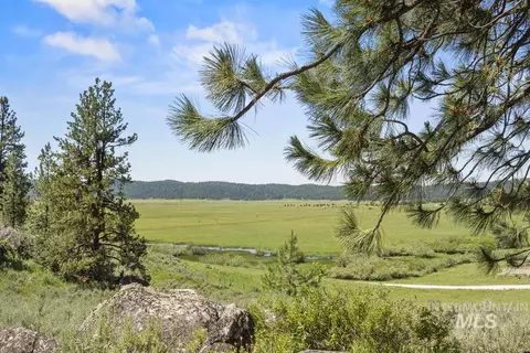 135 Lantern Way, High Valley, ID 83611