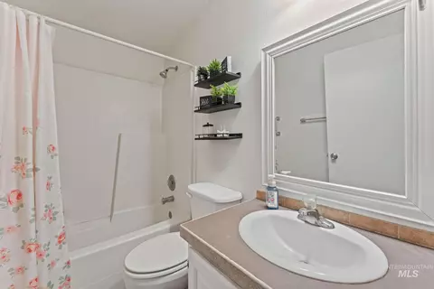 Bath - 508 Silver Beach Dr, Jerome, ID 83338 photo 1 of 1