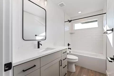 Bath - 2045 W Freya Ct, Eagle, ID 83616 photo 5 of 7
