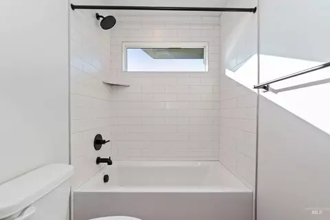 Bath - 2045 W Freya Ct, Eagle, ID 83616 photo 6 of 7