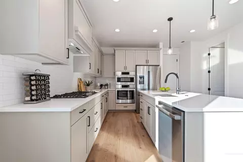 Kitchen - 2045 W Freya Ct, Eagle, ID 83616 photo 2 of 4