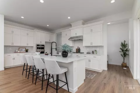 Kitchen - 2623 N Silverbell Way, Eagle, ID 83616 photo 2 of 4