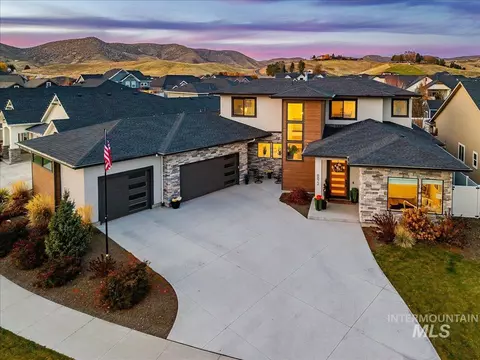 8872 W Suttle Lake Dr, Boise, ID 83714