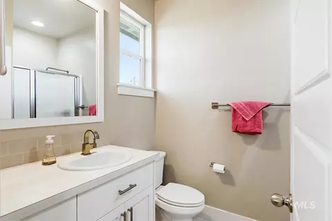 Bath - 2097 N World Cup Way, Eagle, ID 83616 photo 5 of 6