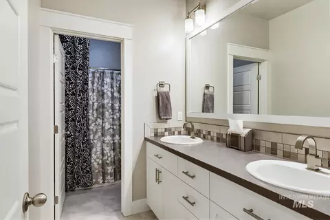Bath - 2097 N World Cup Way, Eagle, ID 83616 photo 6 of 6