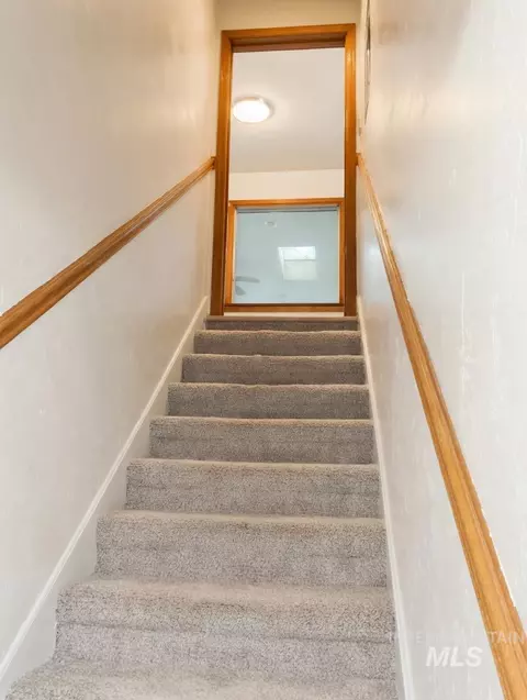 Entry Way - 1131 11th Ave E, Twin Falls, ID 83301 photo 4 of 6