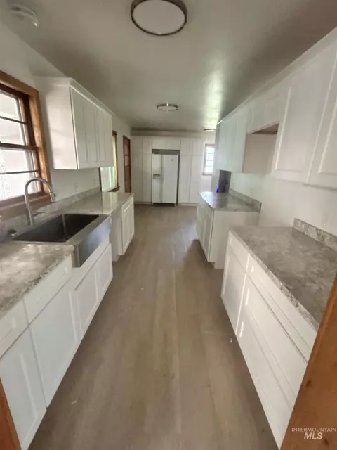 Kitchen - 1131 11th Ave E, Twin Falls, ID 83301 photo 1 of 2