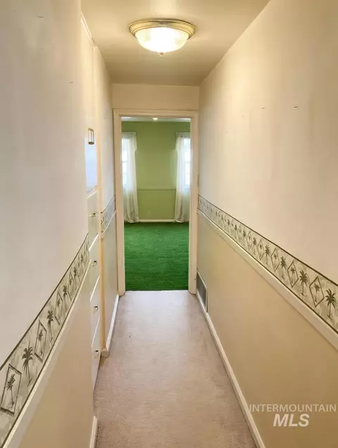 Entry Way - 1131 11th Ave E, Twin Falls, ID 83301 photo 6 of 6