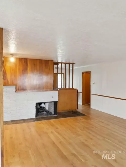 Living - 1131 11th Ave E, Twin Falls, ID 83301 photo 4 of 4