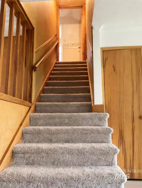 Entry Way - 1131 11th Ave E, Twin Falls, ID 83301 photo 5 of 6