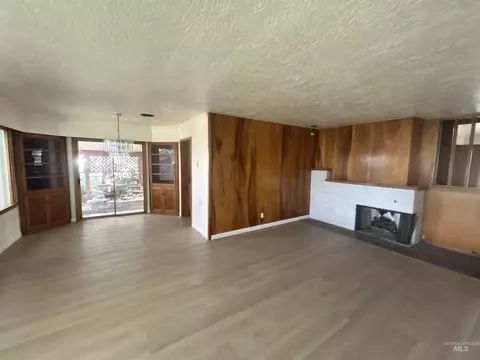 Living - 1131 11th Ave E, Twin Falls, ID 83301 photo 2 of 4