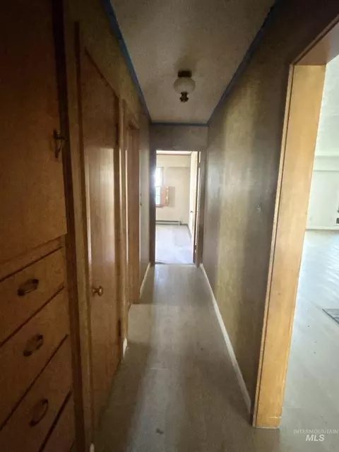 Entry Way - 1131 11th Ave E, Twin Falls, ID 83301 photo 3 of 6