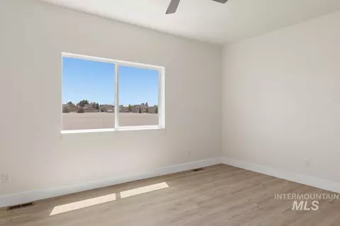 Bedroom - 1317 E 18th Ave, Jerome, ID 83338 photo 4 of 6