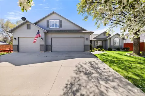 2915 E Green Canyon Dr, Meridian, ID 83642