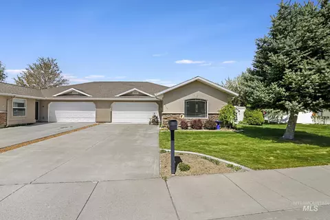 2515 Whispering Pine Dr, Twin Falls, ID 83301
