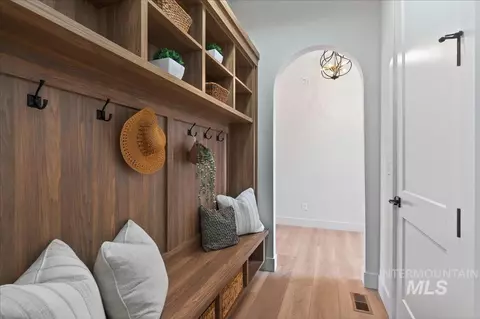 Entry Way - 6518 W Flathead Lake St, Eagle, ID 83616 photo 3 of 4