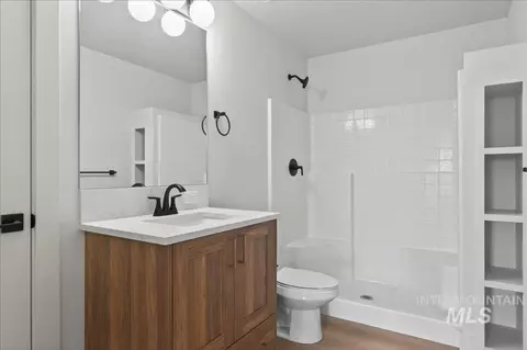 Bath - 6518 W Flathead Lake St, Eagle, ID 83616 photo 5 of 5