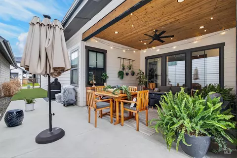 Exterior - 2526 W Rustic Forge St, Eagle, ID 83616 photo 5 of 11