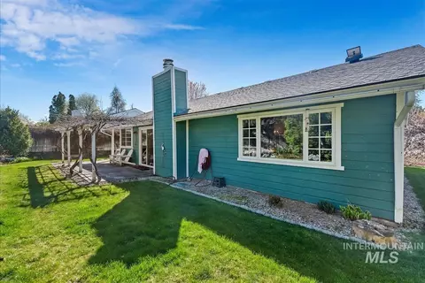Exterior - 206 N Northview Dr, Eagle, ID 83616 photo 6 of 9