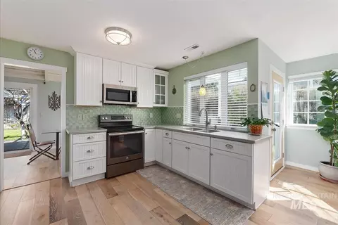 Kitchen - 206 N Northview Dr, Eagle, ID 83616 photo 2 of 3