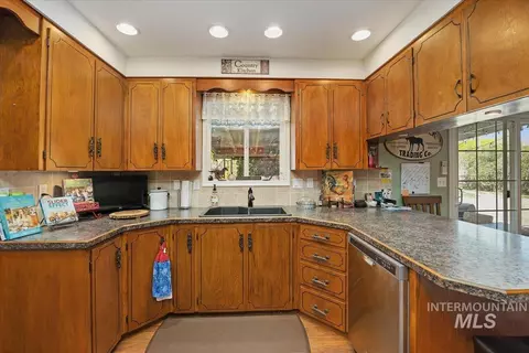 Kitchen - 1301 A St, Rupert, ID 83350 photo 3 of 7