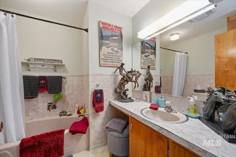 Bath - 1301 A St, Rupert, ID 83350 photo 2 of 2