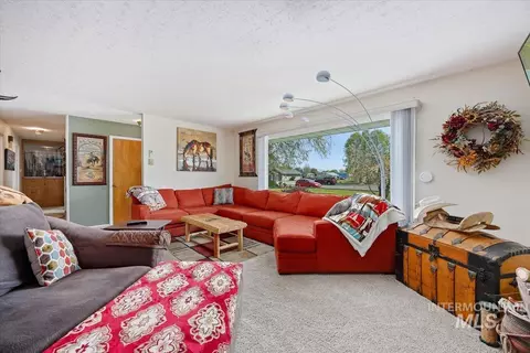 Living - 1301 A St, Rupert, ID 83350 photo 4 of 4