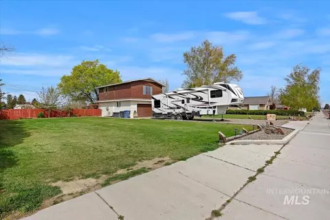 Exterior - 1301 A St, Rupert, ID 83350 photo 3 of 8