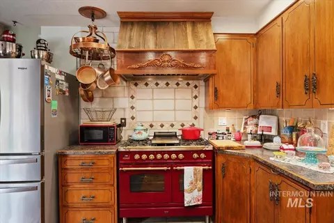 Kitchen - 1301 A St, Rupert, ID 83350 photo 7 of 7