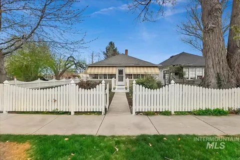 304 E Broadway Ave, Meridian, ID 83642