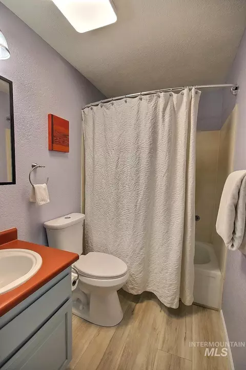 Bath - 1640 Davis Ave #7, Mccall, ID 83638 photo 3 of 3