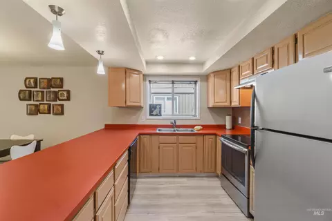 Kitchen - 1640 Davis Ave #7, Mccall, ID 83638 photo 3 of 4