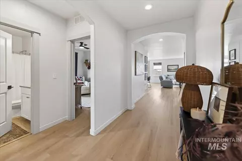 Entry Way - 4613 Great Falls Ave, Caldwell, ID 83607 photo 1 of 4