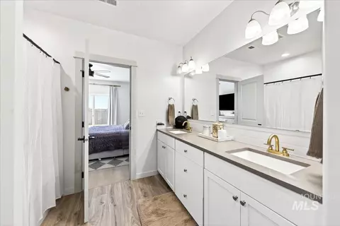Bath - 4613 Great Falls Ave, Caldwell, ID 83607 photo 1 of 2