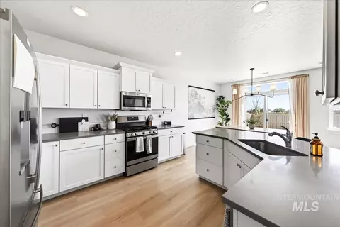 Kitchen - 4613 Great Falls Ave, Caldwell, ID 83607 photo 4 of 4