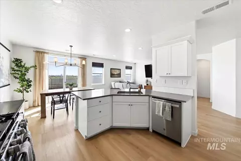 Kitchen - 4613 Great Falls Ave, Caldwell, ID 83607 photo 3 of 4