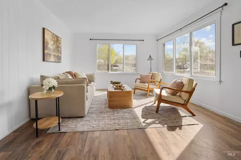 Living - 1213 E 8th Ave, Twin Falls, ID 83301 photo 1 of 1