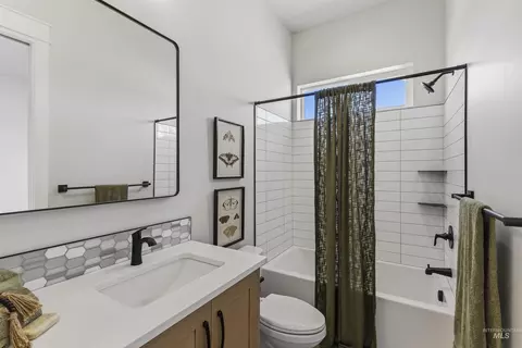 Bath - 6380 W Evita St, Eagle, ID 83616 photo 2 of 4