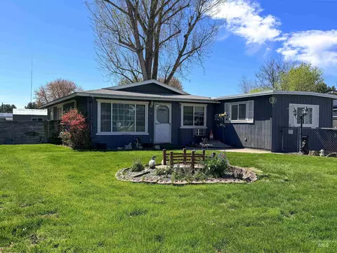 64 12th Ave N, Payette, ID 83661