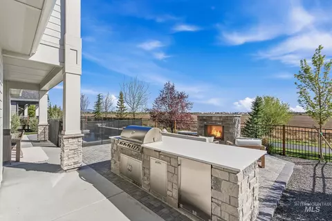 Exterior - 7703 W Corinthia St, Eagle, ID 83616 photo 6 of 11