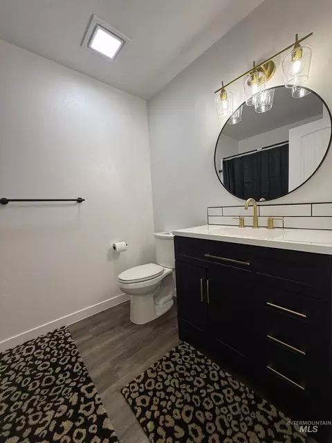 Bath - 709 Locust, Kimberly, ID 83341 photo 1 of 1