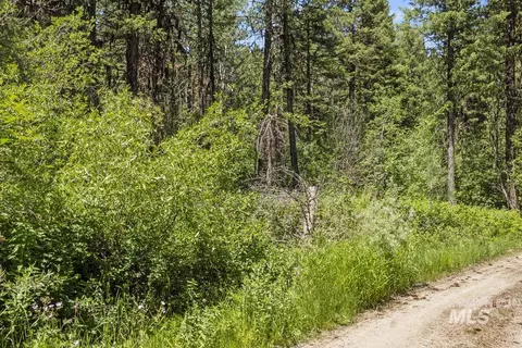 513 Susan Rd, Cascade, ID 83611